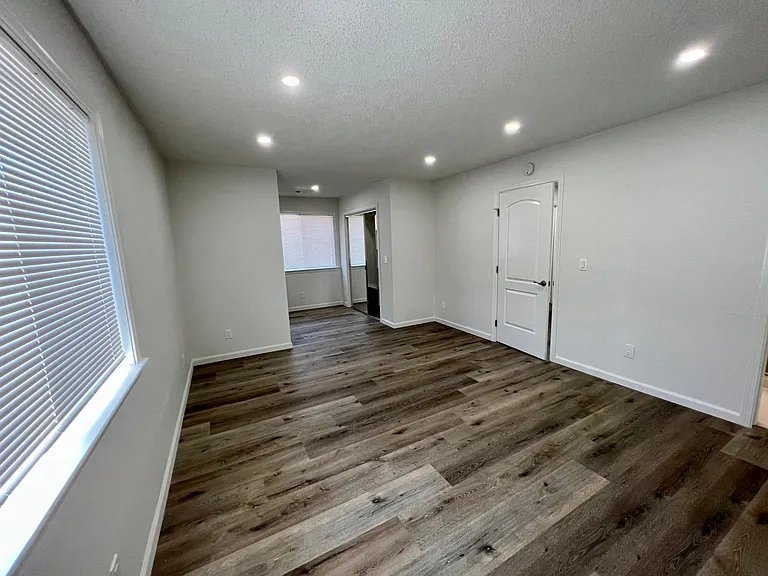 1000 Empey Way — Photo 17