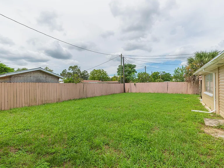 7312 Windsor St — Photo 26