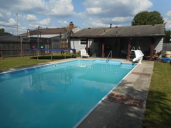 4th image of 4089 Swallowfield St