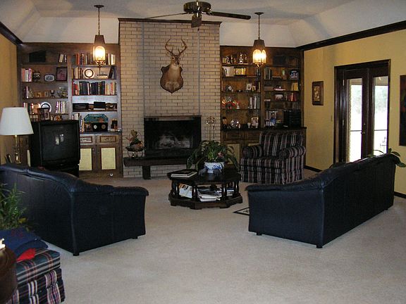 4th image of 632 Evergreen Dr
