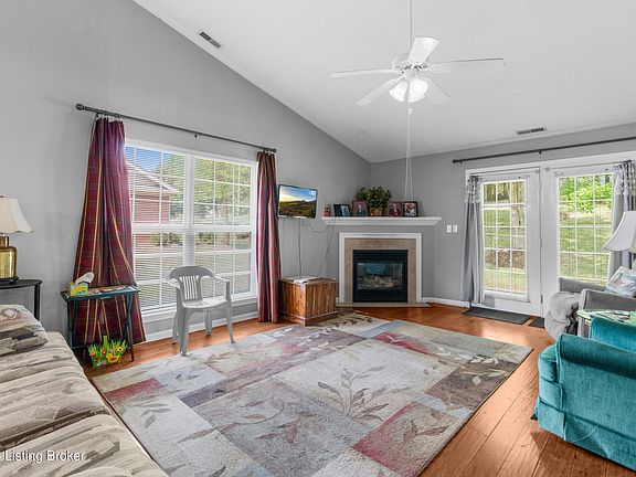 4th image of 9223 Hawthorne Pointe Dr