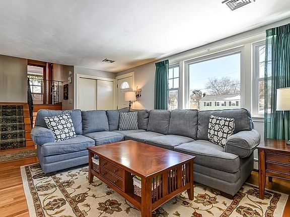 5th image of 27 Wood Dr