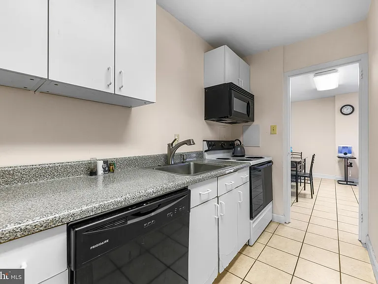 1 E University Pkwy #106 — Photo 16