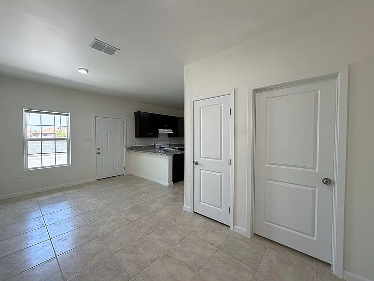 2909 San Luis St — Photo 6