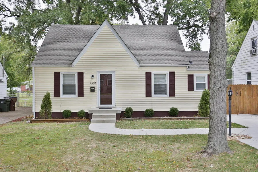 3 bed, 1204 sqft, $2,000 — Photo 3