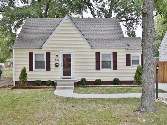 3rd image of 609 Marquette Dr