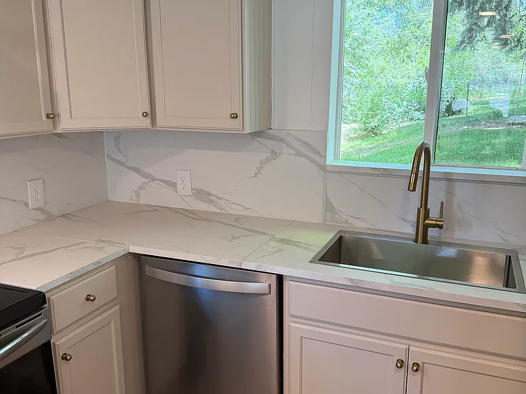 670 Healy St — Photo 2