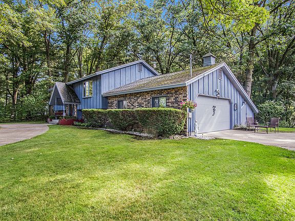 3rd image of 240 N 2nd Ave