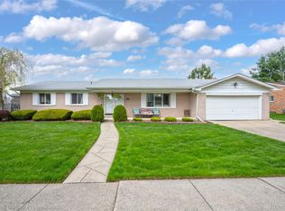 23305 N Rosedale Ct, Saint Clair Shores, MI 48080