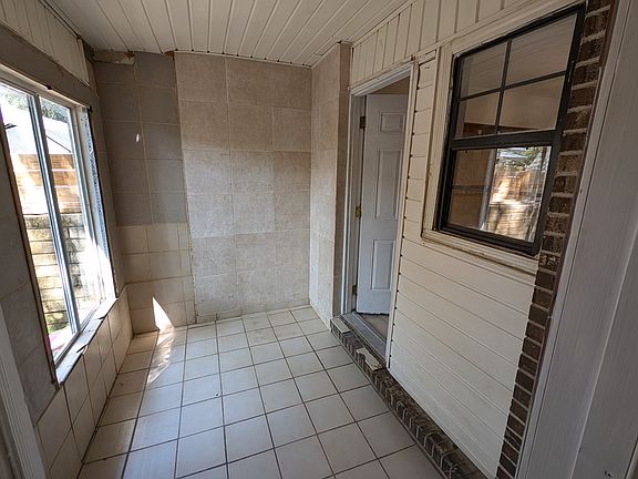 5th image of 111 Diego Cir