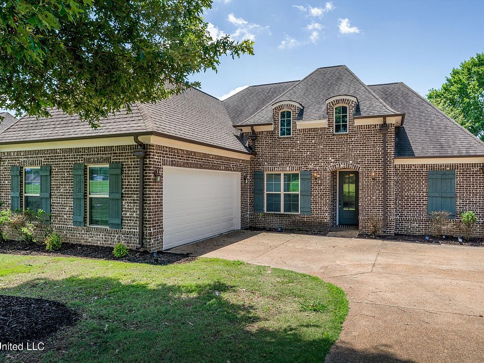 1st image of 6905 N Hamilton Cir