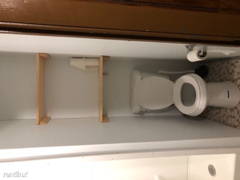 1st image of 831 Farmington Ave #1