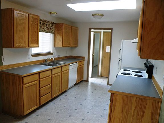 4th image of 6217 112th St E