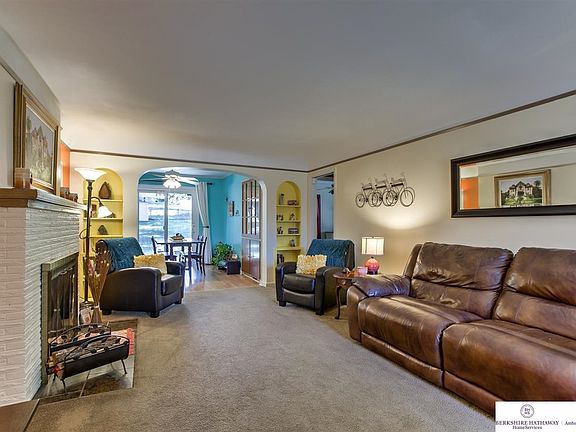 Light flows from the front to the back of the home