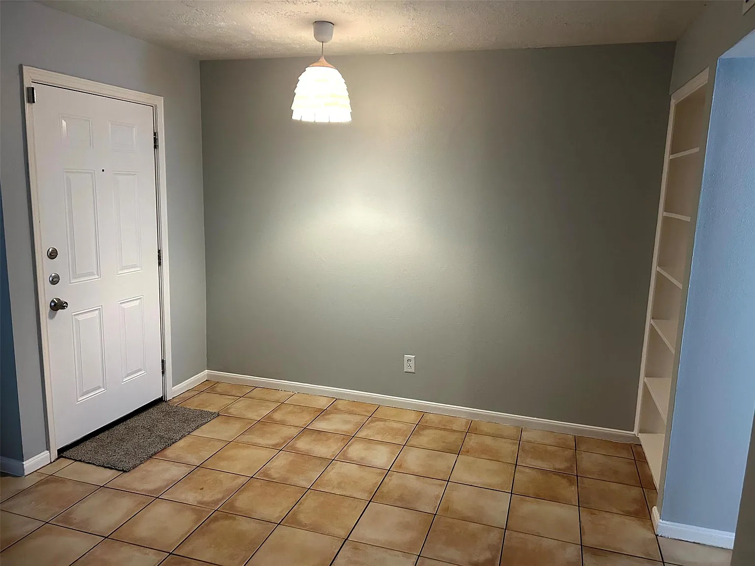 3 bed, 2.5 bath, 1324 sqft, $1,650 — Photo 3