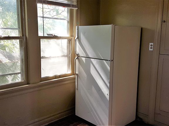 3rd image of 1536 1/2 NE 24th St