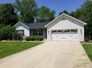 1627 Heathwood Dr, Nashville, IL 62263