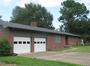 613 Iris Dr, Checotah, OK 74426