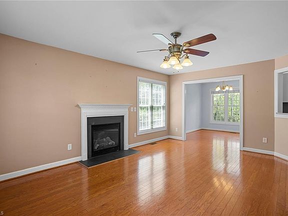 5th image of 805 Apple St