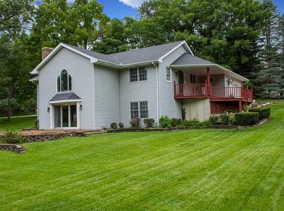 3rd image of 56270 River Grove Ln