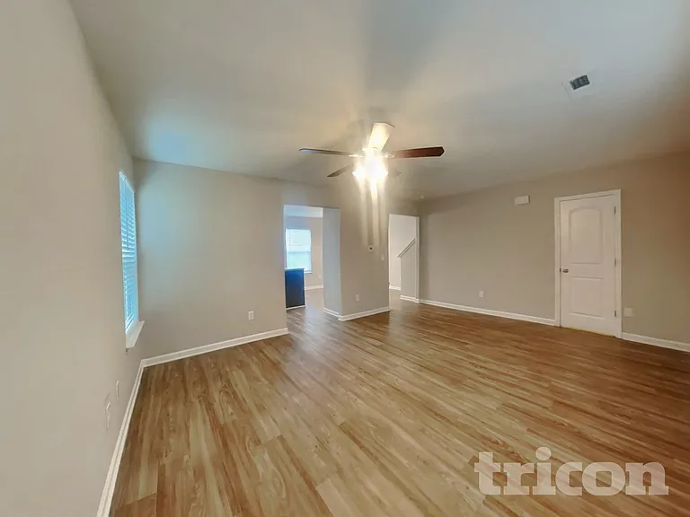 1524 Hamilton Hills Dr — Photo 3