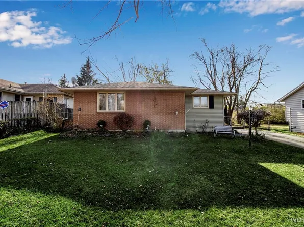 146 Phyllis Dr, West Seneca, NY 14224
