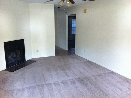 2nd image of 10 Wooddale Dr APT B