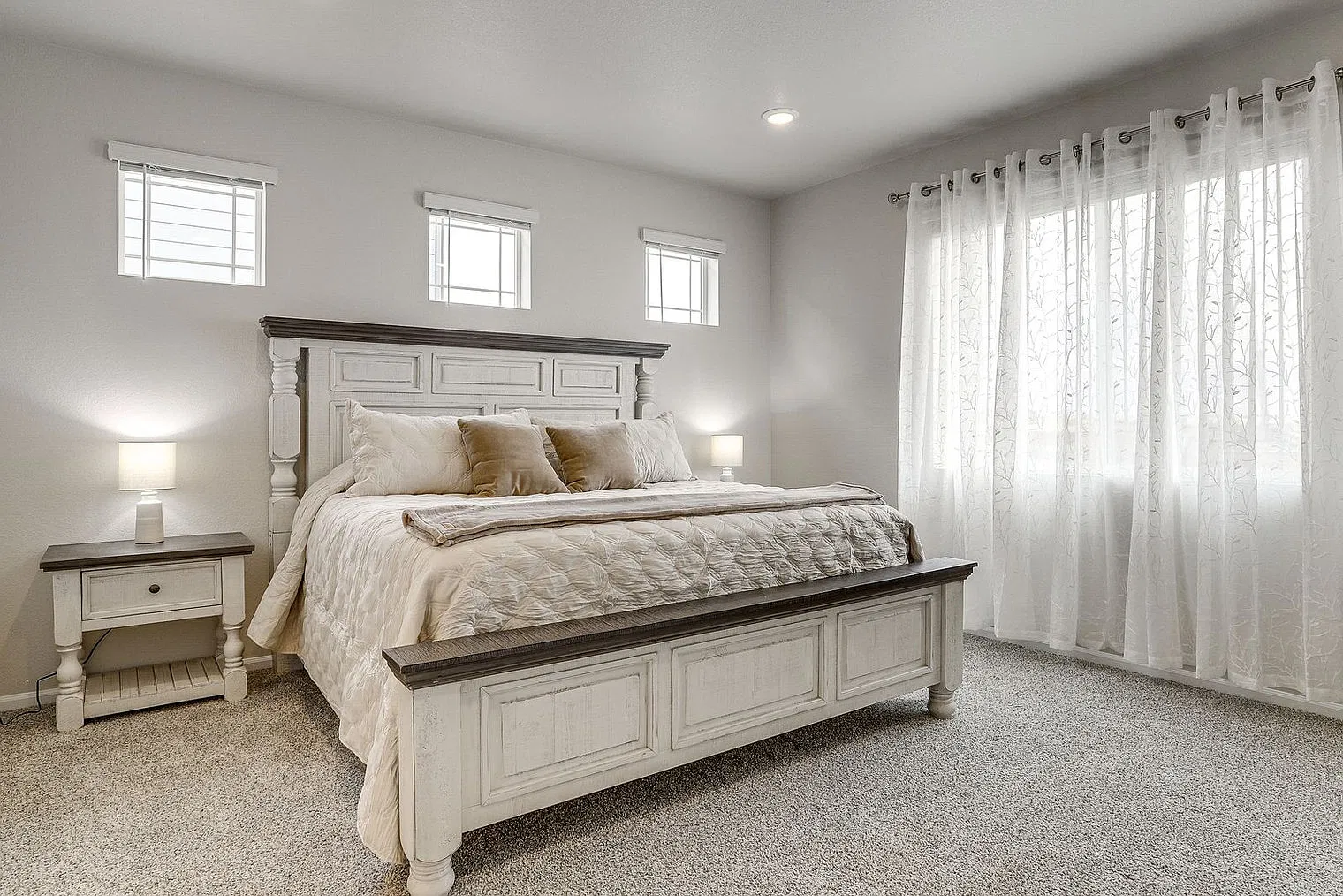 3 bed, 2.0 bath, 1819 sqft, $5,849 — Photo 4