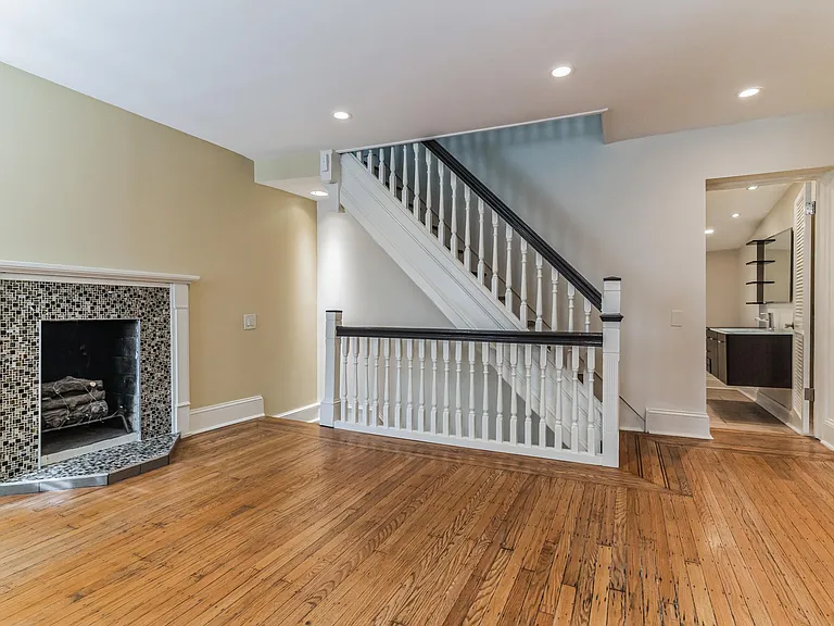 1715 Moravian St — Photo 14