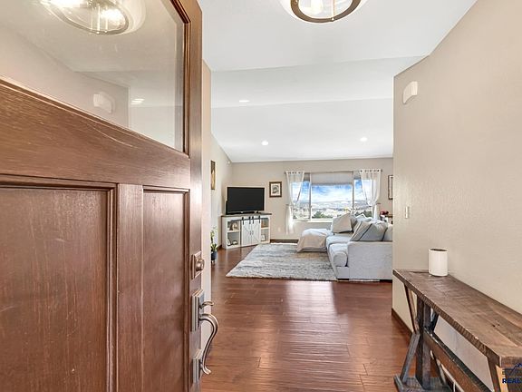 4th image of 678 Stumer Rd