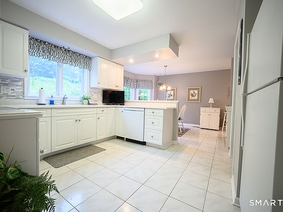 4th image of 4 Kimberwick Court #4