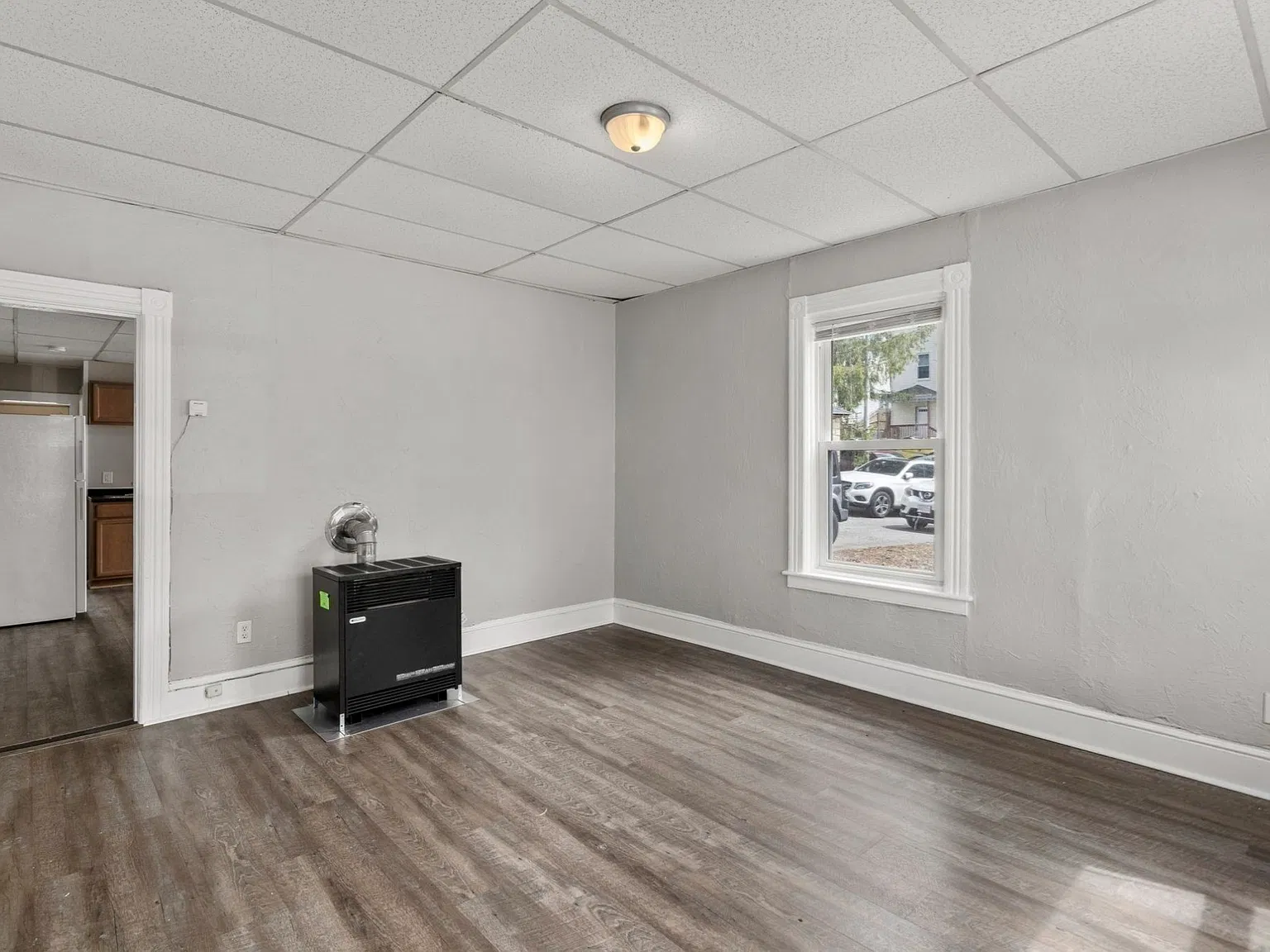 3 bed, 1.0 bath, 1080 sqft, $2,000 — Photo 2