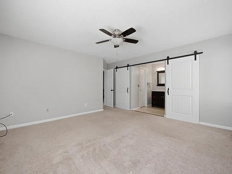944 Gas Light Ln #1 — Photo 11