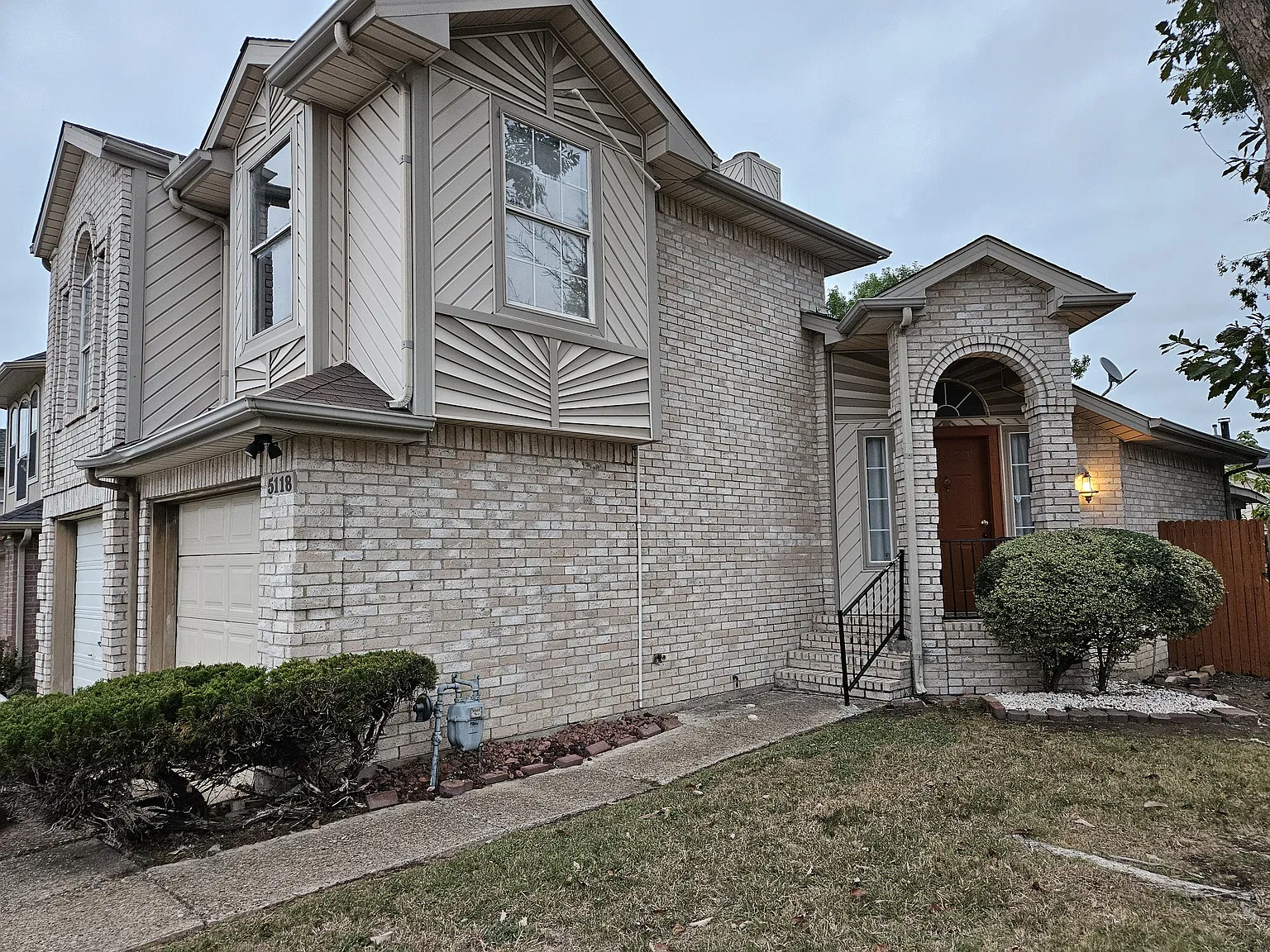 4 bed, 2.5 bath, 1700 sqft, $2,300 — Photo 2