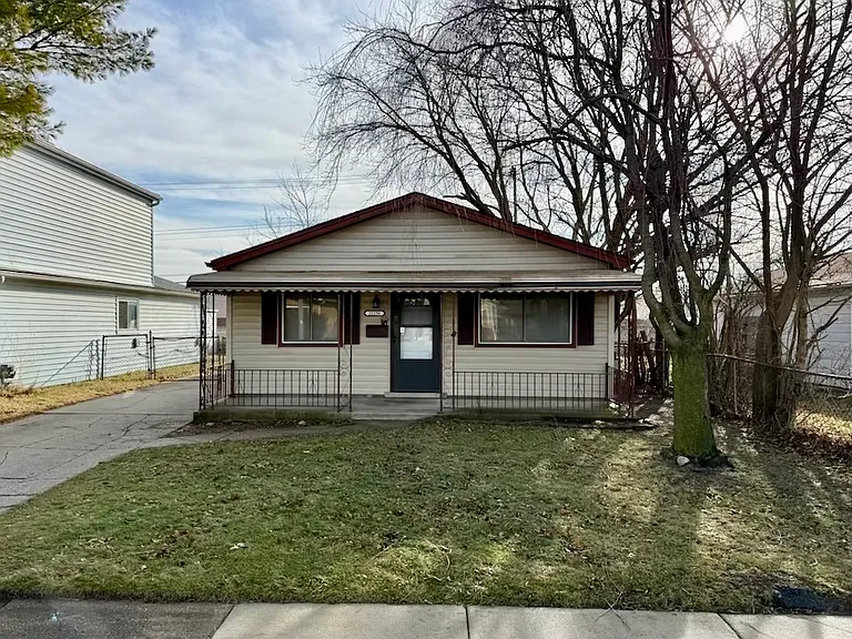 21156 Woodward St — Photo 1