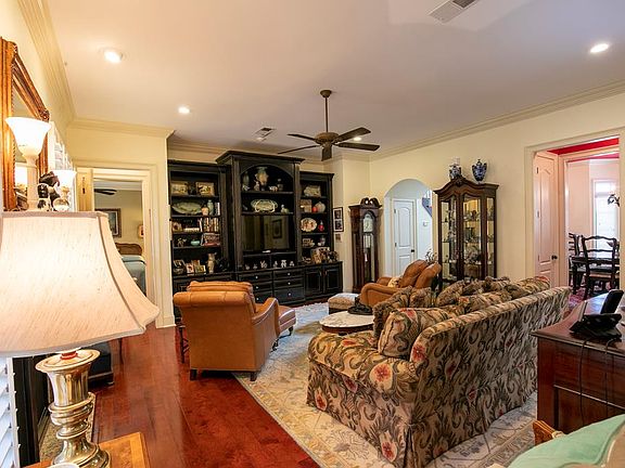 5th image of 414 Northpointe Lake Dr