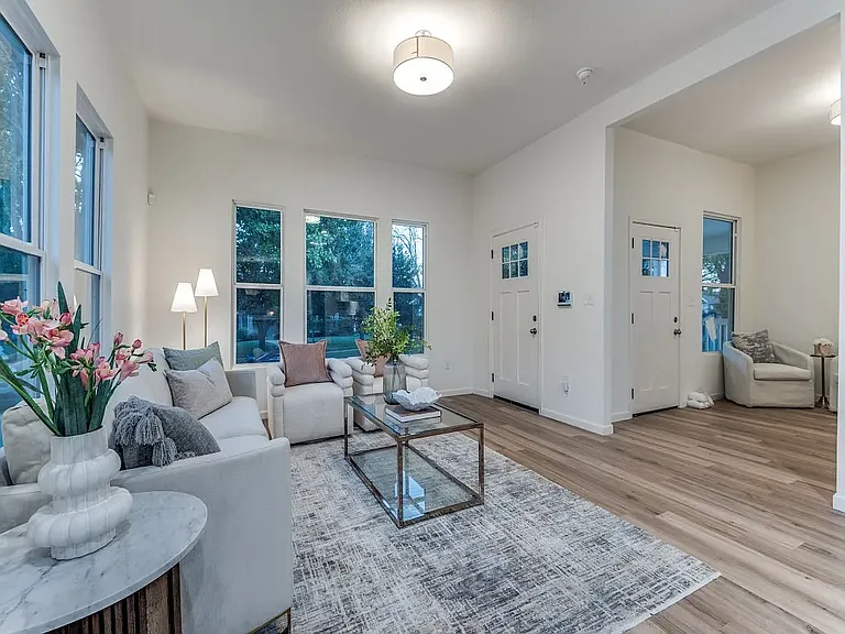 323 S Montclair Ave #1 — Photo 11