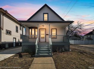 2323 3rd St, Wyandotte, MI 48192