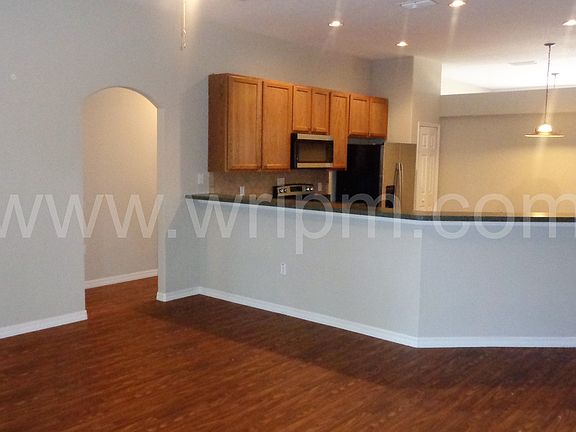 4th image of 1561 E Merrick Dr