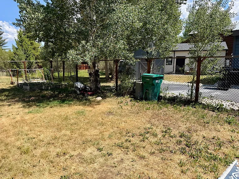 609 Belford St — Photo 22