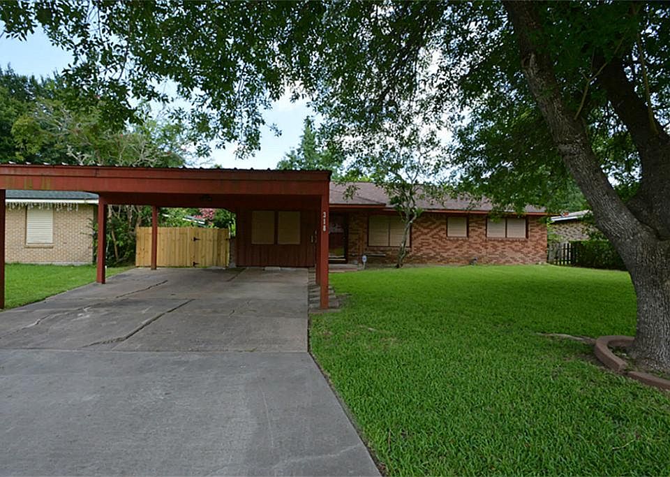 THREE BEDROOM, 1.5 BATHS AND A PERSONAL BAR WITH SUNROOM AND EXTRA BUILDING IN BACK..