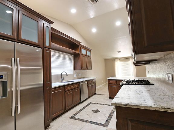 5th image of 1553 W 32nd Pl