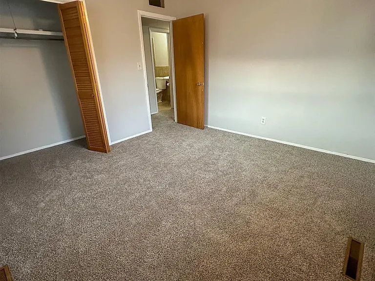 2104 W Runyan Ave — Photo 8