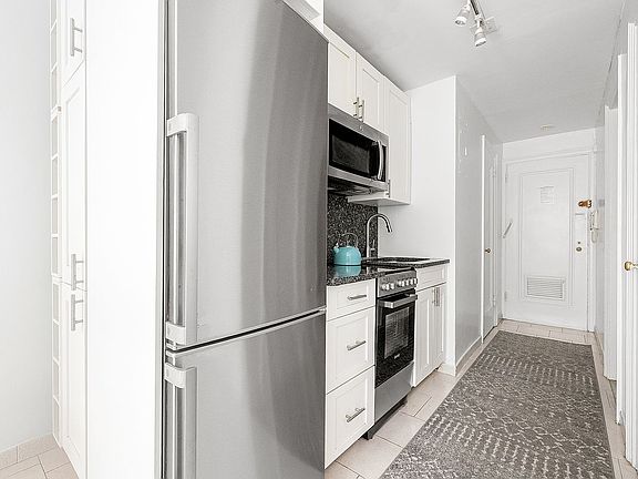 2nd image of 310 Riverside Dr APT 515