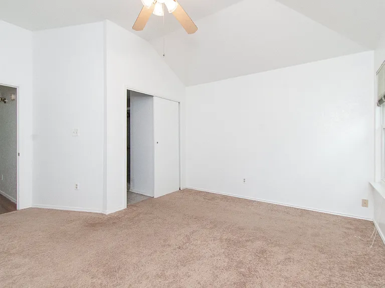 2406 Cactus Dr — Photo 14