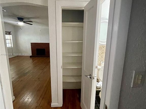 4th image of 617 Mokena Dr Unit 617