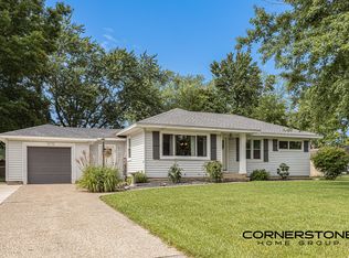 1015 Elmwood Dr, Jenison, MI 49428