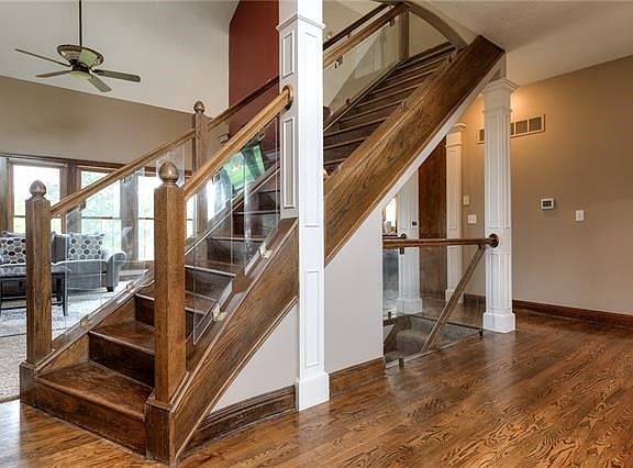 2nd image of 1020 Hawthorne Dr