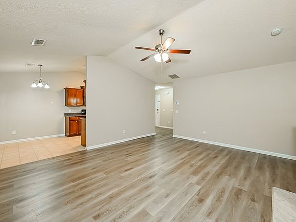 4th image of 2120 Crown Park Dr