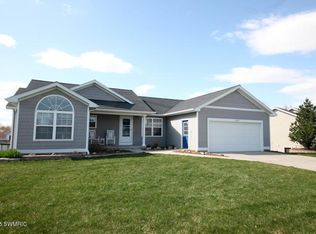 2167 Applegate Dr NW, Grand Rapids, MI